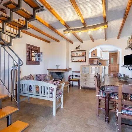 Feriehus Tsoukali House *